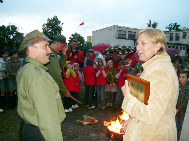 Komendant bielskiego Hufca ZHP Marek Boratyński wraz z wójt gminy Bielsk Podlaski Raisą Rajecką