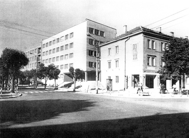 zdjęcie: Budynki Urzędu Powiatowego na rogu ulic Mickiewicza i Kopernika, 1974 r. (fot. W. Wawrzonowski)