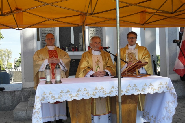 zdjęcie: 73. rocznica mordu w Lesie Pilickim