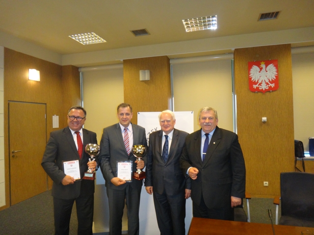 zdjęcie: Od lewej: starosta poznański Jan Grabkowski, starosta bielski Sławomir Jerzy Snarski, minister w Kancelarii Prezydenta Olgierd Dziekoński, prezes Związku Powiatów Polski Marek Tramś